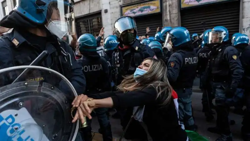 anarchici no green pass a milano 1