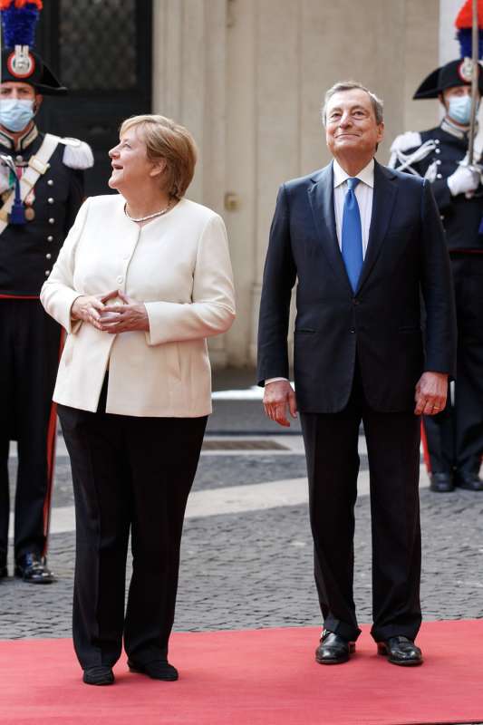 angela merkel mario draghi 11