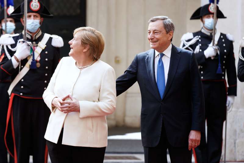 angela merkel mario draghi 2