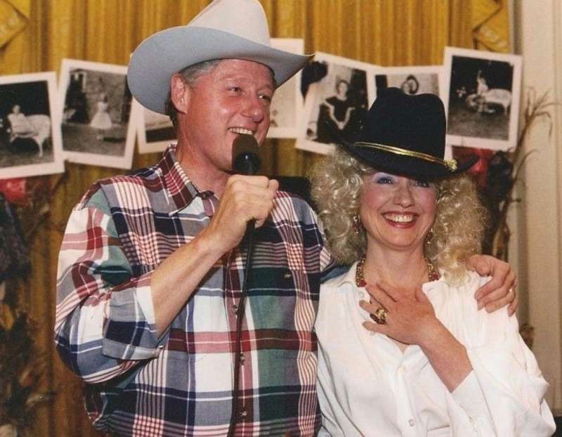 BILL E HILLARY CLINTON