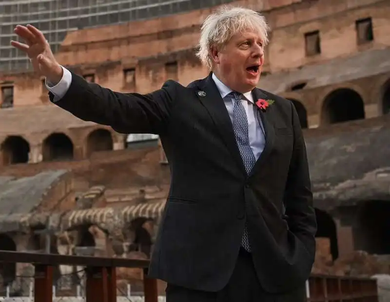 boris johnson al colosseo 