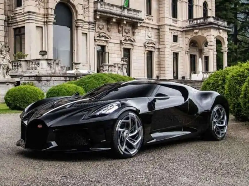 bugatti la voiture noire 