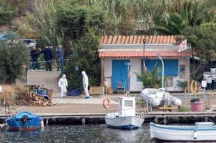 carabinieri davanti al ristorante di alessio madeddu