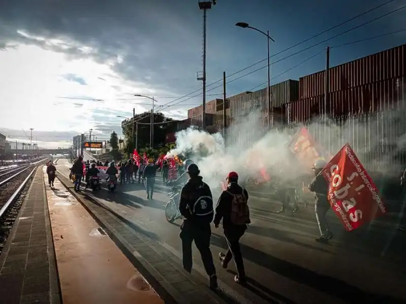 centri sociali e disoccupati a napoli 1