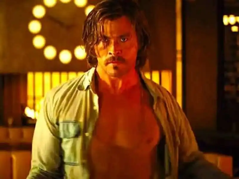 chris hemsworth   7 sconosciuti a el royale 