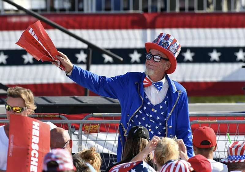 comizio di trump in iowa