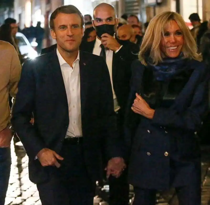 emmanuel macron con brigitte a roma 