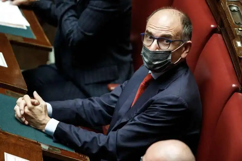 enrico letta torna alla camera 4