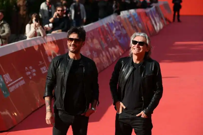 fabrizio moro  luciano ligabue