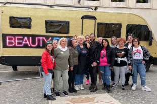 federico fashion style beauty bus 6