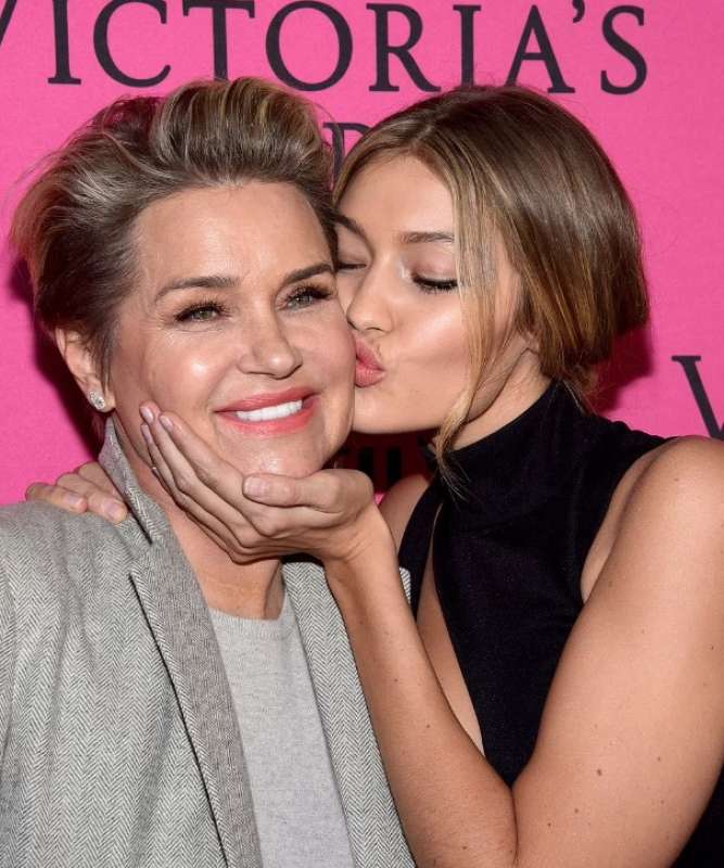 gigi hadid e la madre yolanda