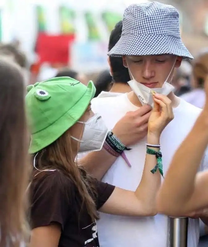 greta thunberg con il presunto fidanzato  a milano2