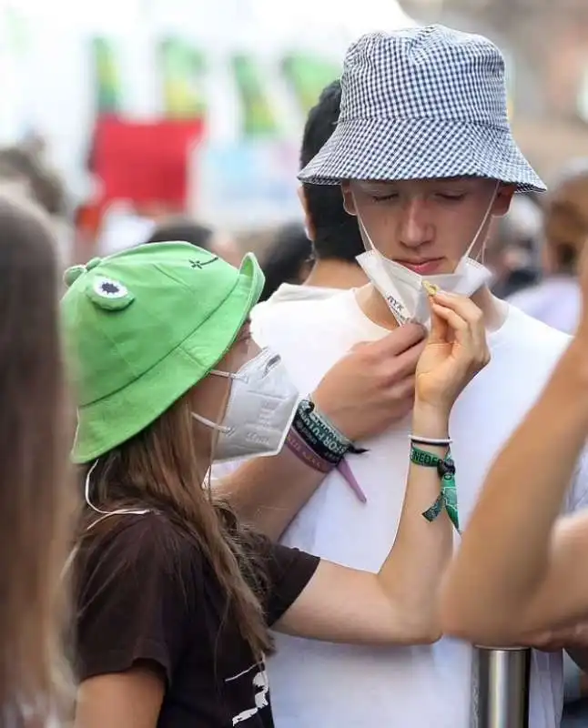 greta thunberg con il presunto fidanzato  a milano6