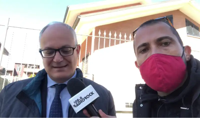 Gualtieri canta una versione rivisitata di “Roma Addio