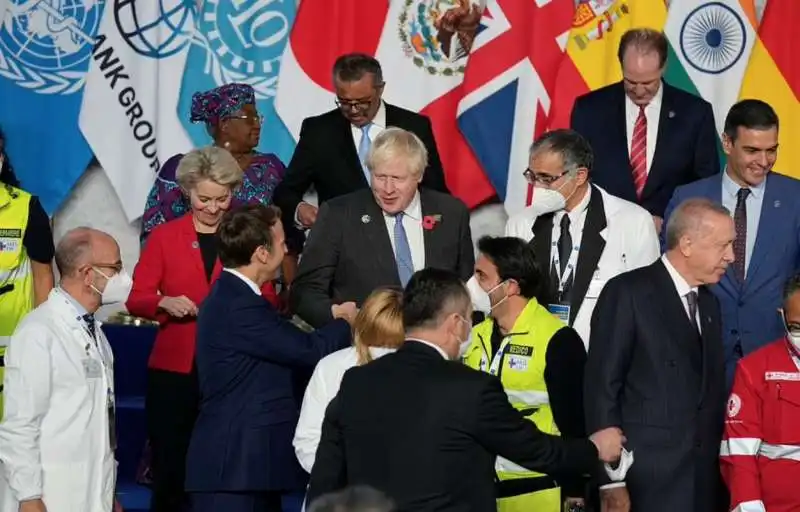 i leader ridono di boris johnson  al g20 di roma