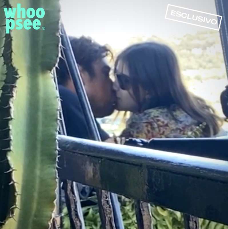 IL BACIO TRA RICCARDO SCAMARCIO E BENEDETTA PORCAROLI - PH WHOPSEE