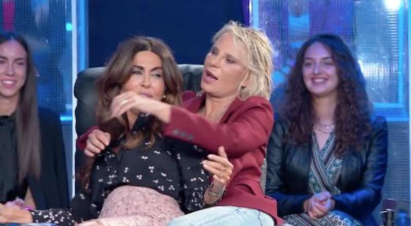 Il Gavettone Di Sabrina Ferilli A Maria De Filippi A Tu Si Que Vales 4 Dago Fotogallery 9712