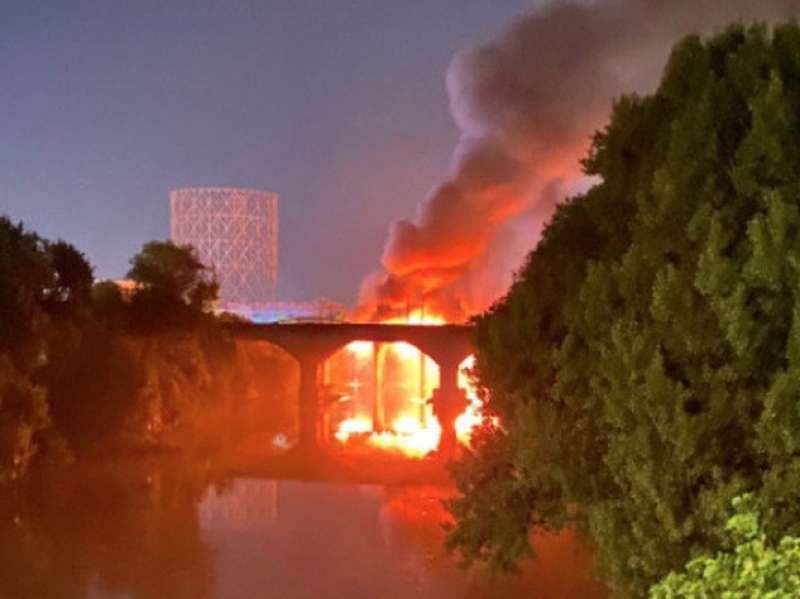 incendio al ponte di ferro di roma ostiense 5