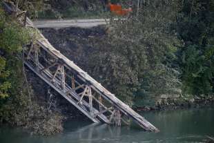 incendio ponte di ferro a roma ostiense 15