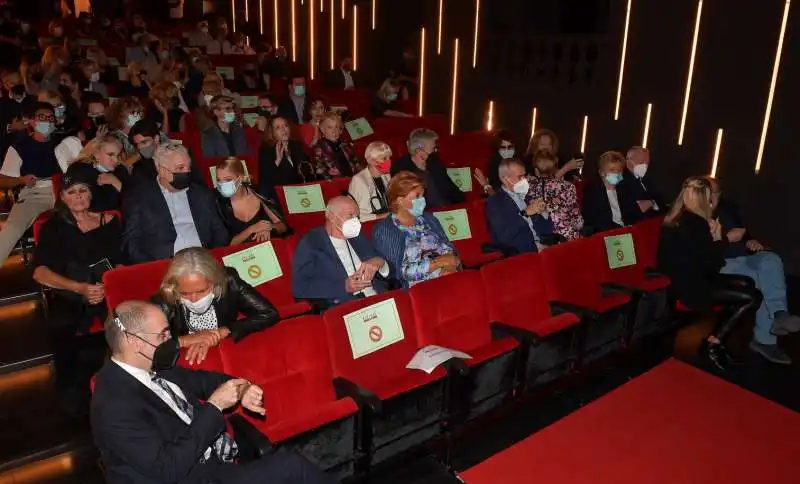 invitati alla prima di lucherini  foto di bacco