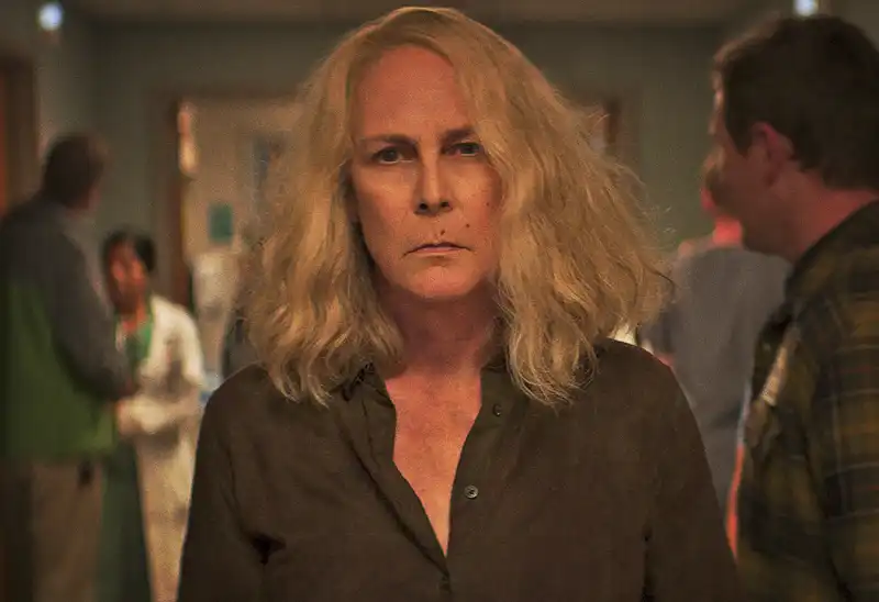  jamie lee curtis in halloween kills 