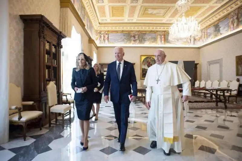 jill e joe biden con bergoglio 