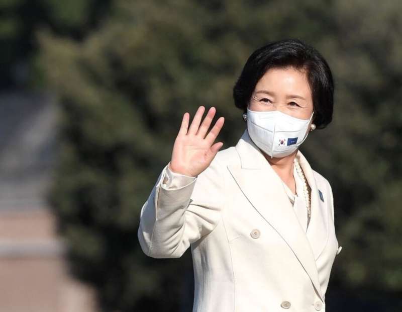 kim jeong suk la first lady coreana arriva al colosseo