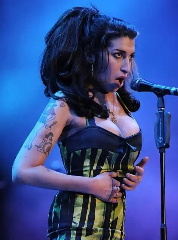 l ultimo concerto di amy winehouse a belgrado nel 2011 