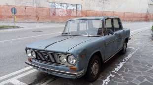 la lancia fulvia parcheggiata a conegliano