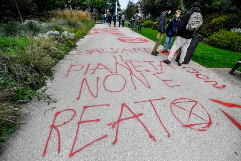 la protesta ambientalista a milano per il pre cop 2021 11