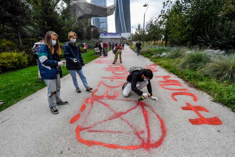 la protesta ambientalista a milano per il pre cop 2021 7