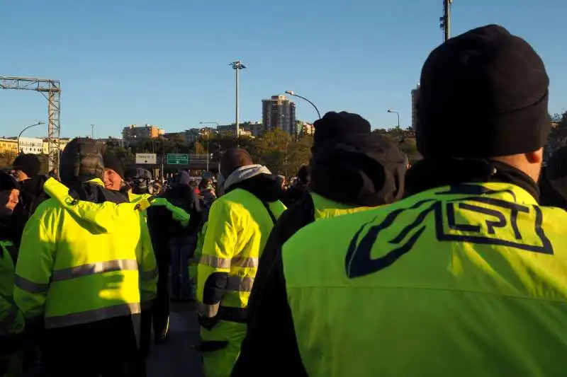 la protesta no green pass al porto di trieste   6