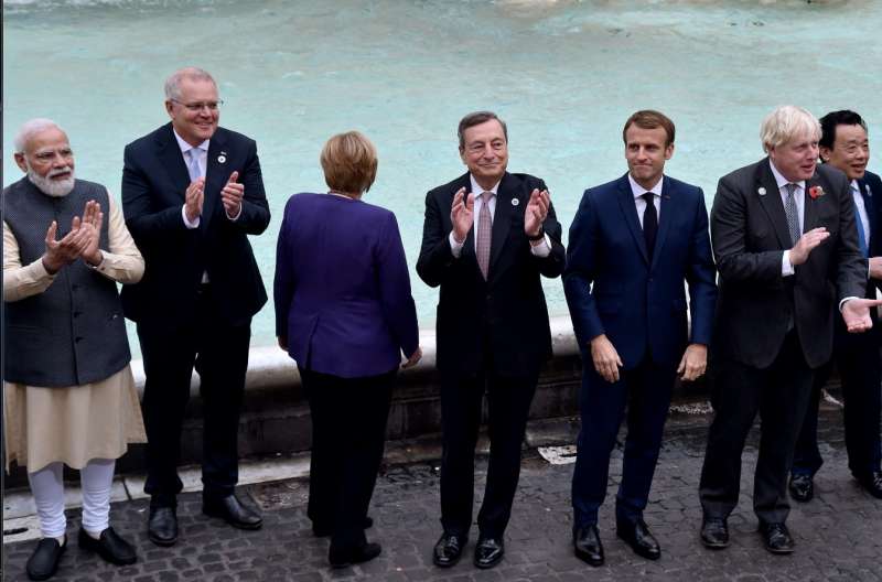 lancio della monetina fontana di trevi g20