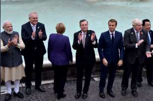 lancio della monetina fontana di trevi g20