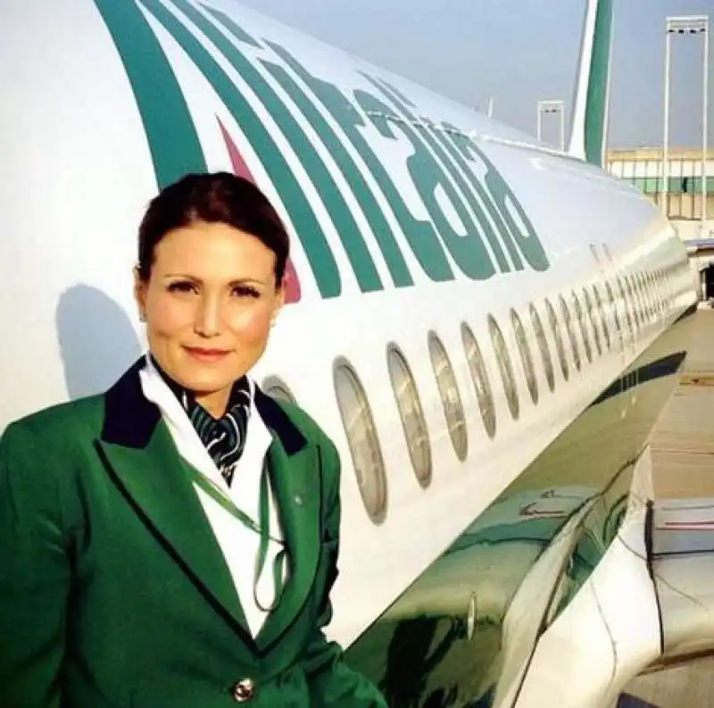 laura facchini hostess alitalia 5