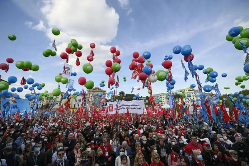 manifestazione dei sindacati contro tutti i fascismi 