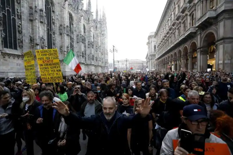 manifestazione no green pass a milano 2