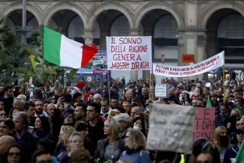 manifestazione no green pass a milano 6