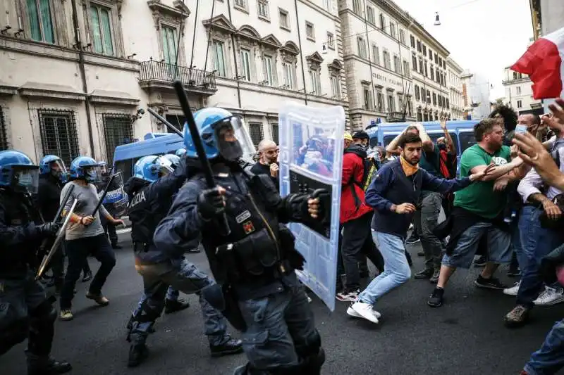 manifestazione no green pass a roma 16