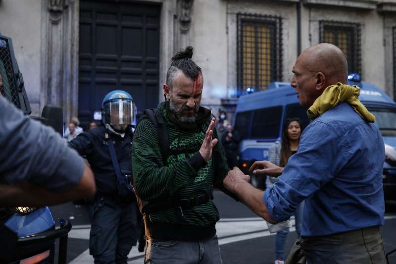 manifestazione no green pass a roma 17