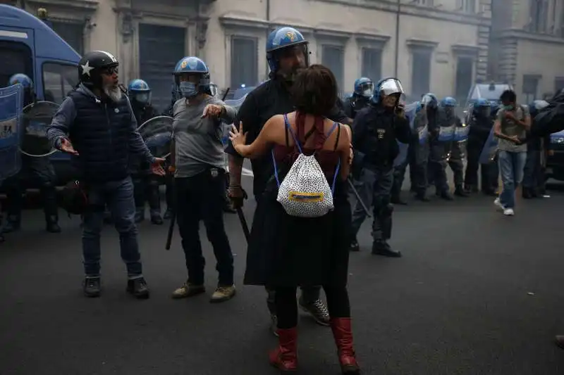 manifestazione no green pass a roma 2