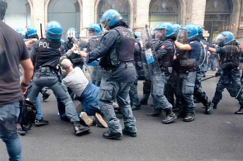 manifestazione no green pass a roma 22