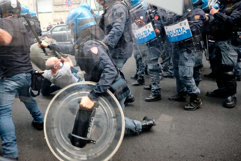 manifestazione no green pass a roma 24