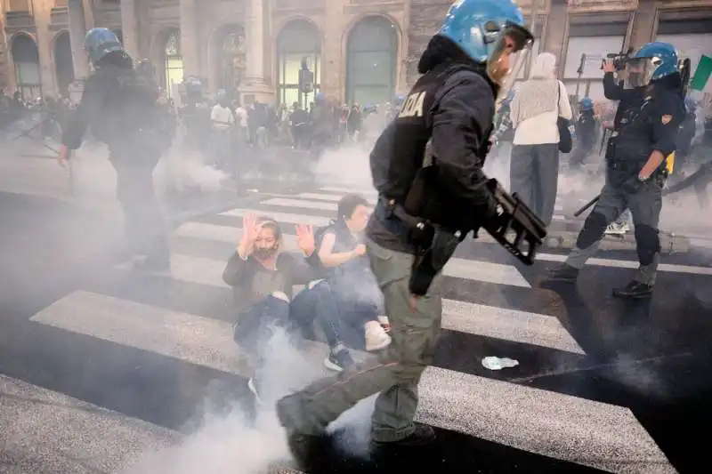 manifestazione no green pass a roma 34