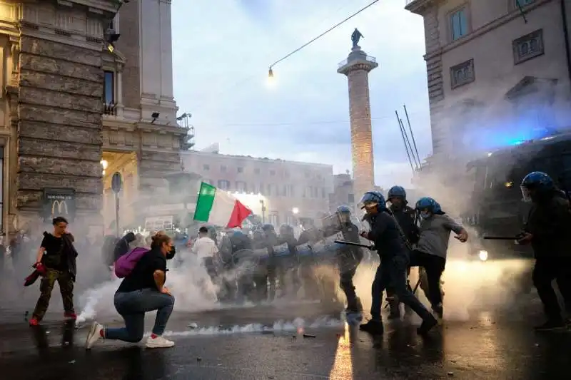 manifestazione no green pass a roma 35