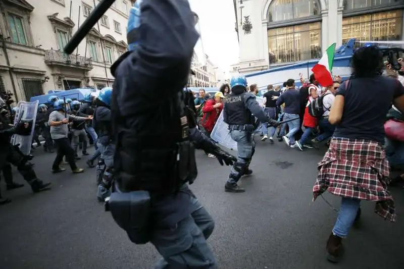 manifestazione no green pass a roma 41