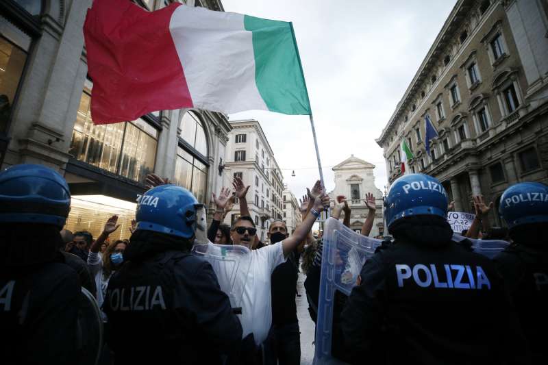 manifestazione no green pass a roma 44