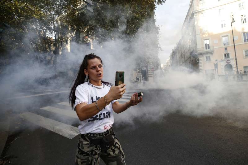 manifestazione no green pass a roma 64