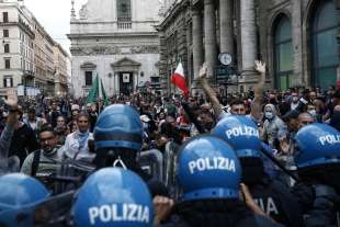 manifestazione no green pass a roma 8