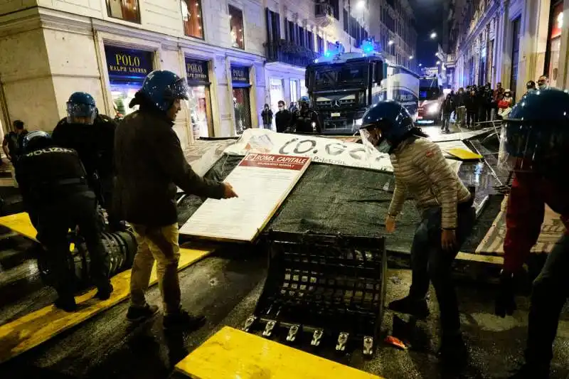 manifestazione no green pass a roma 81